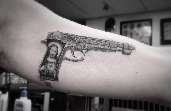 Gun - G Dragon tattoo