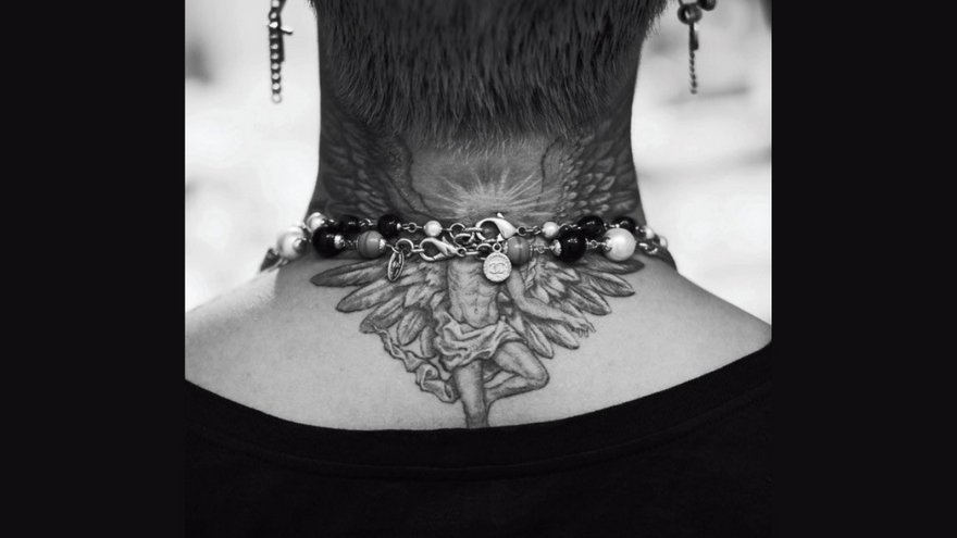G Dragon's neck tattoos
